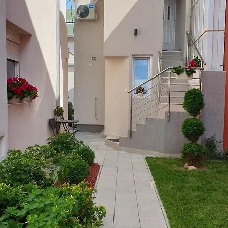 Lovely Private Flats Free Parking Apartment