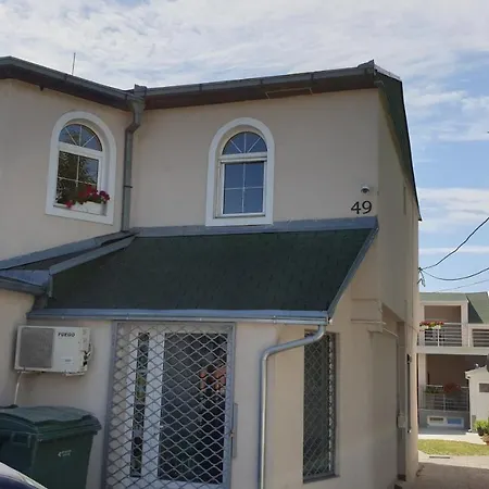 Lovely Private Flats Free Parking Apartment