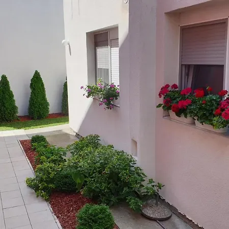 Apartment Lovely Private Flats Free Parking Novi Sad