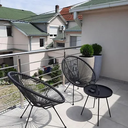 Lovely Private Flats Free Parking Apartman