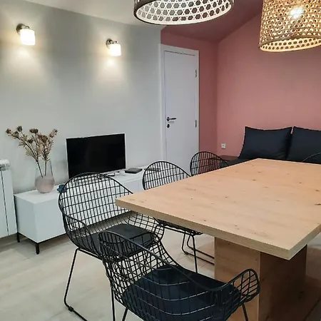 Lovely Private Flats Free Parking Apartment *