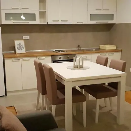 Lovely Private Flats Free Parking דירה