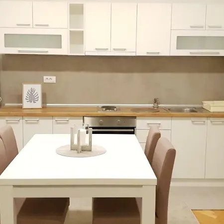 Lovely Private Flats Free Parking *